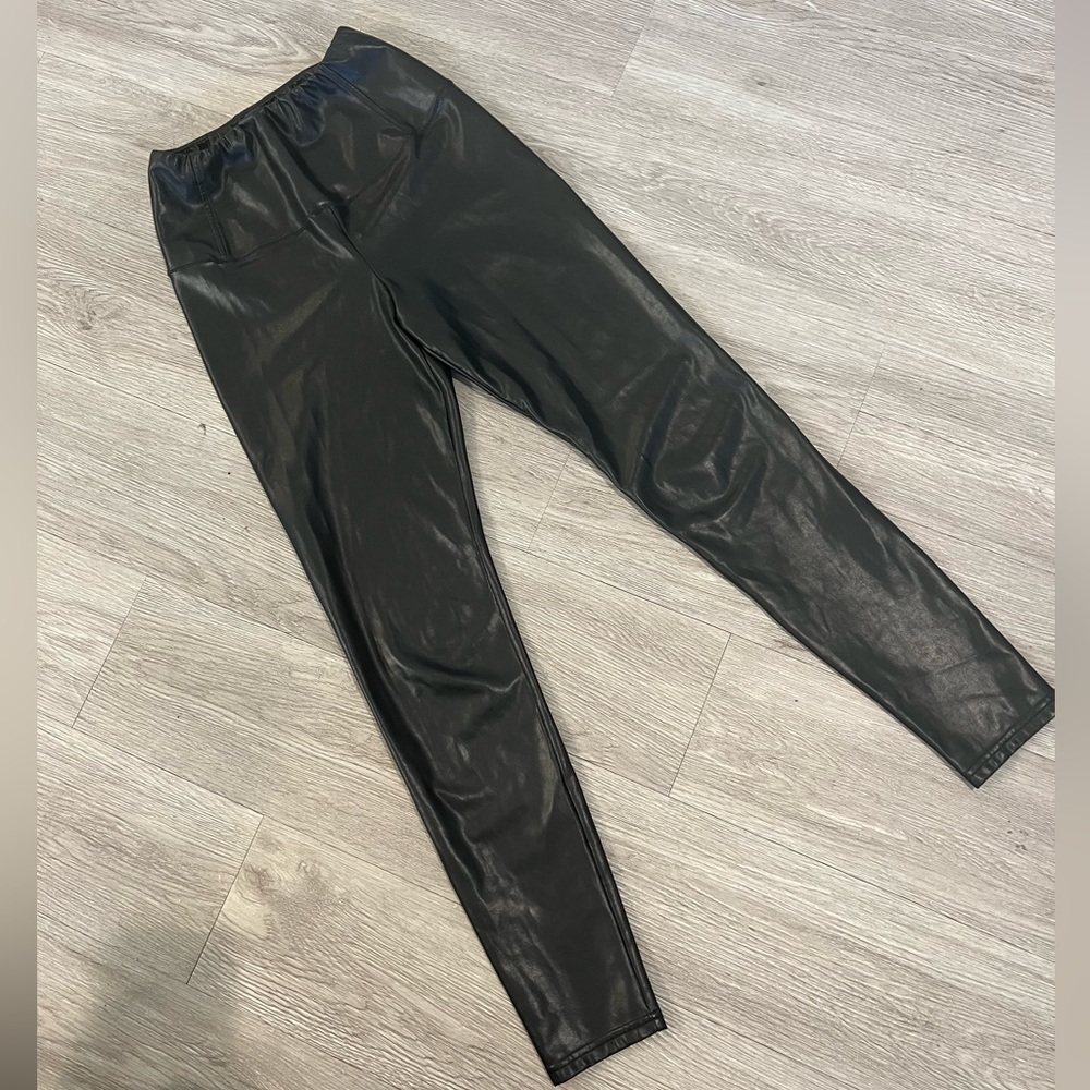 Aritzia Wilfred Free XS Faux Leather Leggings Black